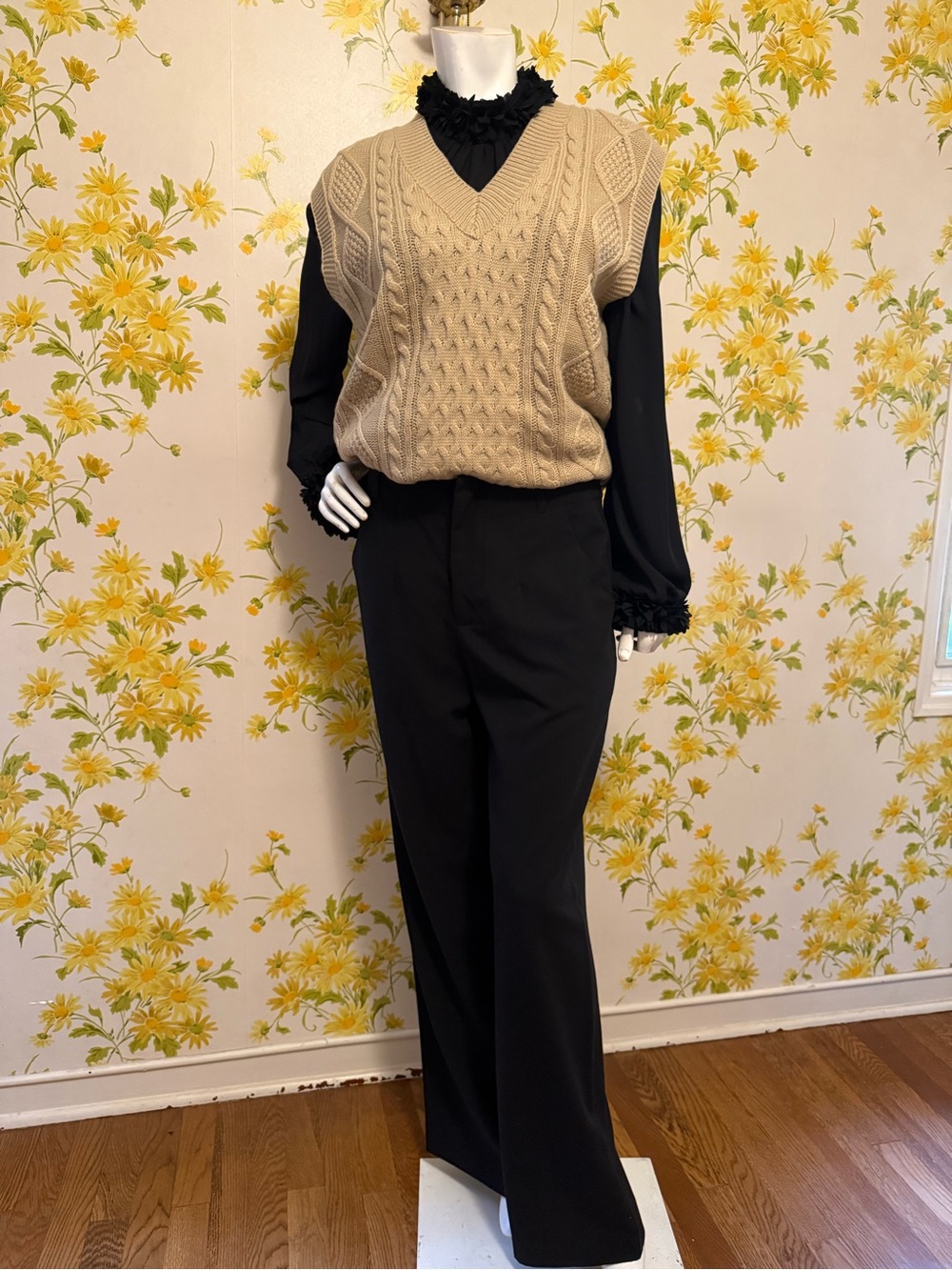 V neck long line knitted vest size M - Picture 7 of 12